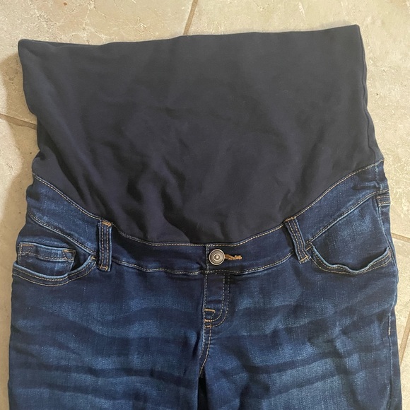 Like new! Thyme maternity size M jeans - Picture 2 of 3